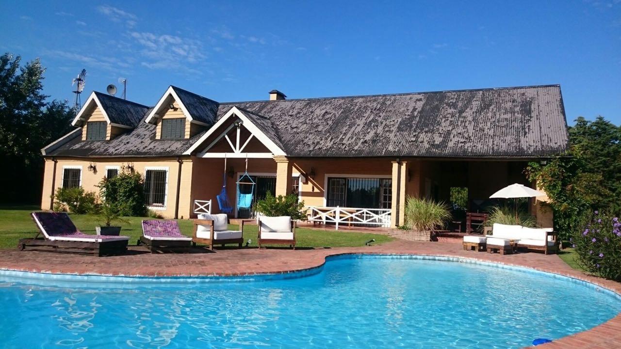 ピラル The Polo House Bed & Breakfast エクステリア 写真